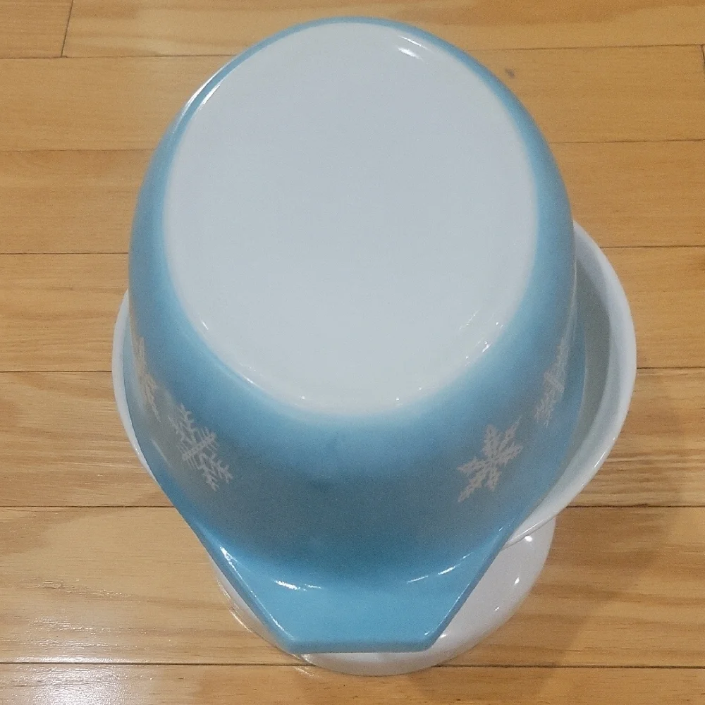 Vintage Pyrex 043 Turquoise Snowflake 1.5 Casserole Dish - Picture 8 of 15